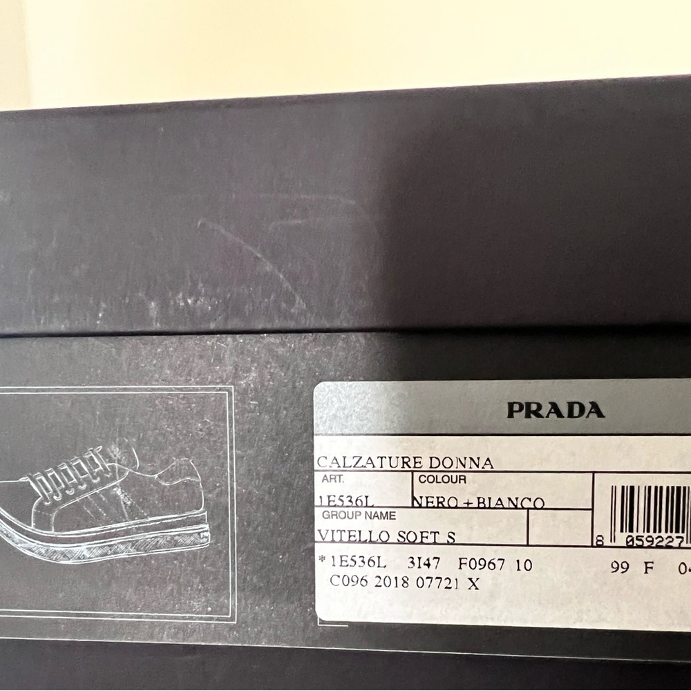 Women Prada sneakers - Picture 4 of 4